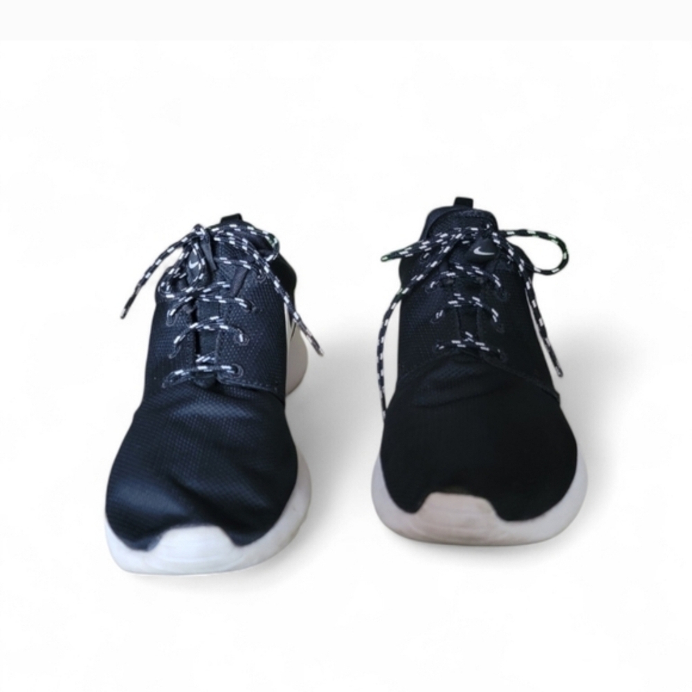 Nike Roshe One Women's Sneakers in Black & White. Size 7.5 Good Condition - Picture 14 of 16